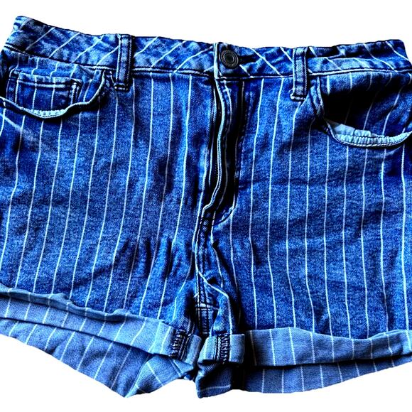 SO Favorite Low Rise Striped Shorts Shortie Womens 13 Blue Cuffed Stretch - Picture 1 of 8